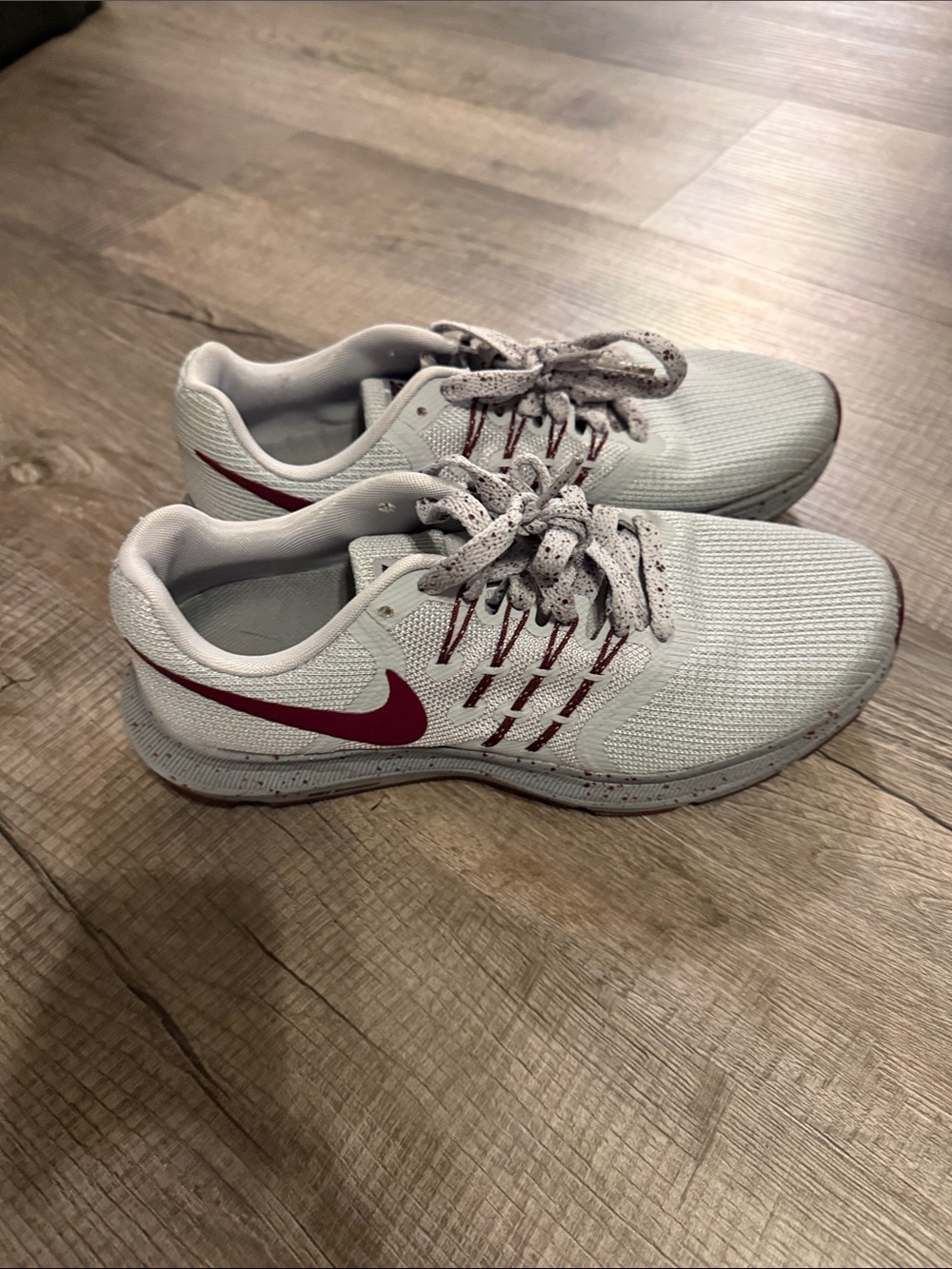 Nike Light Gray/White Trainers with Burgundy Swoosh